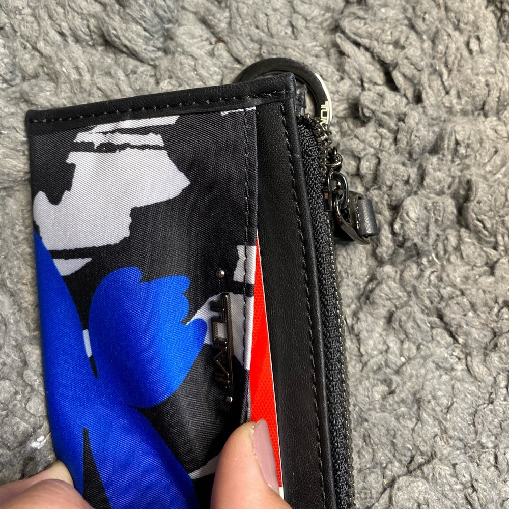 Tumi Vista Zip Card Case Keychain - Picture 9 of 10